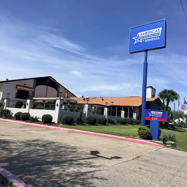 Americas Best Value Inn & Suites-Alvin/Houston - Image 1