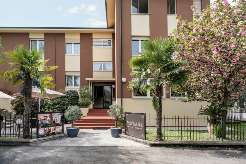 Hotel Mini Palace - Country House - Image 1