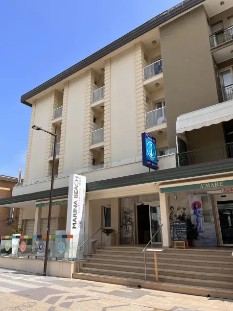 Marina Beach Suite Hotel - Image 1