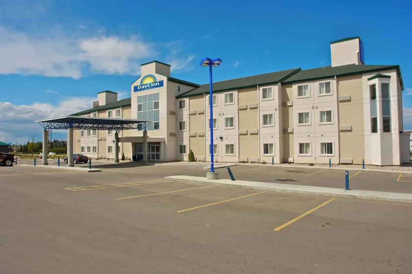 Days Inn by Wyndham Stony Plain - Image 1