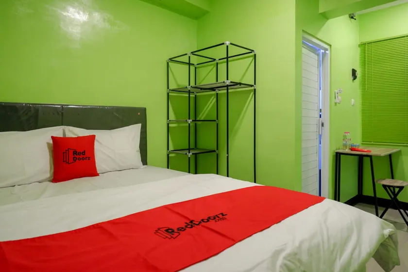 RedDoorz @ Jalan Gatot Subroto Semarang - Image 1