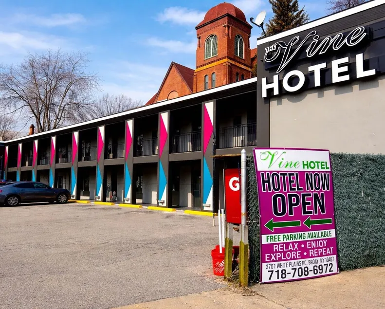 The Vine Hotel Bronx New - Image 1