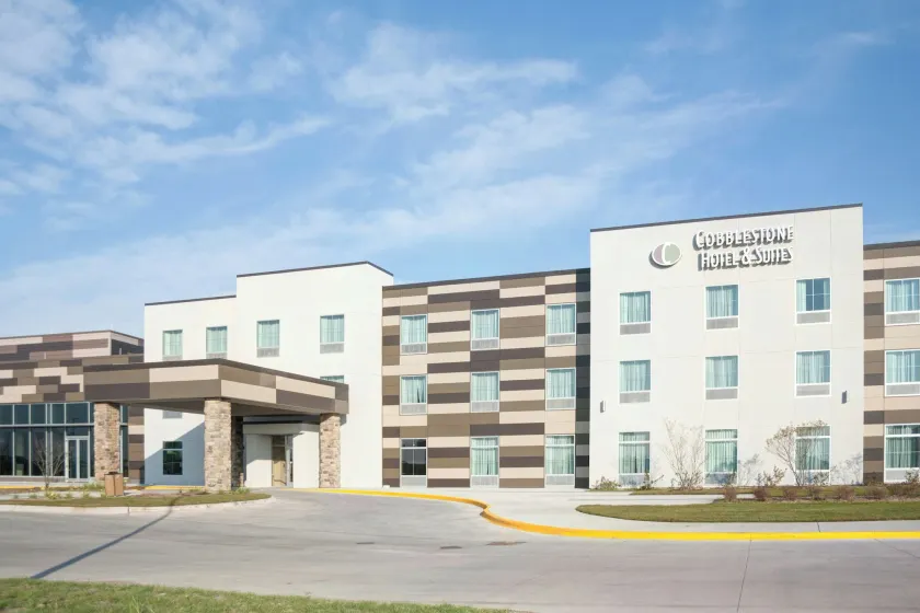 Cobblestone Hotel and Suites - Jefferson - Image 1