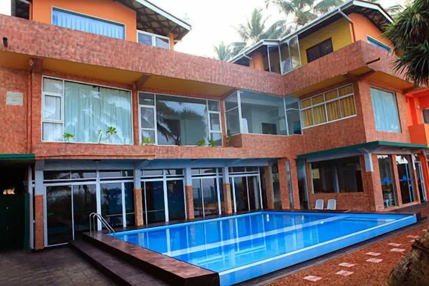 OYO 246 Roy Villa Beach Hotel - Image 1