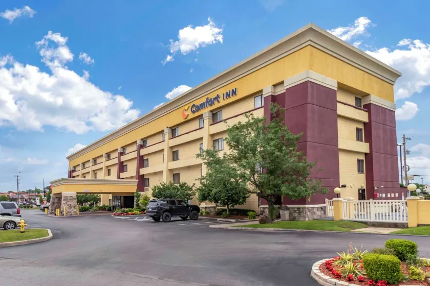 Comfort Inn Tulsa Midtown - Image 1