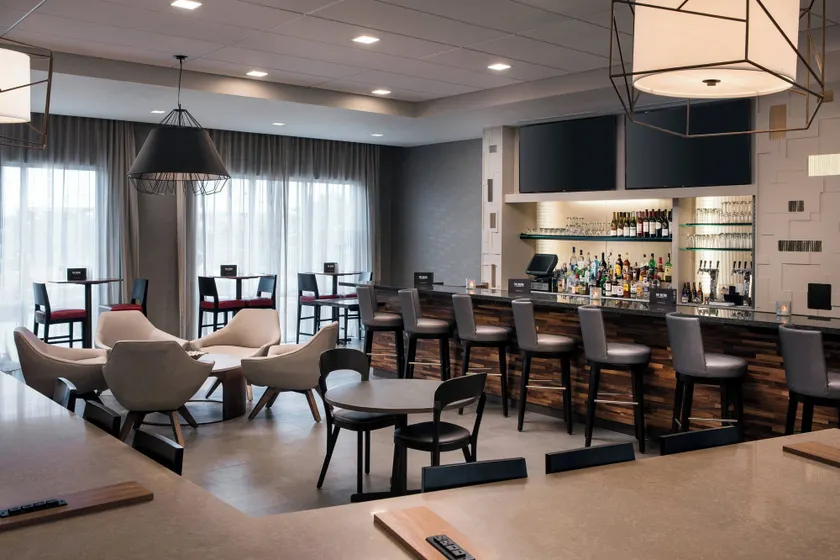 Courtyard by Marriott Pullman - Image 1
