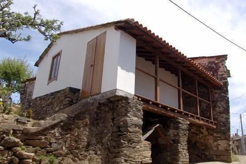 Casa da Fonte de Travanca - Image 1
