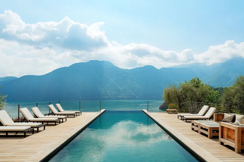 Carefree Retreat With Panoramic Views of Lake Como - Image 1