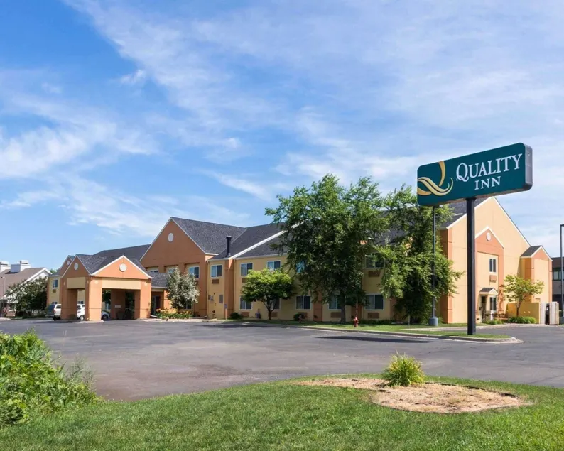 Quality Inn Lakeville North - Image 1