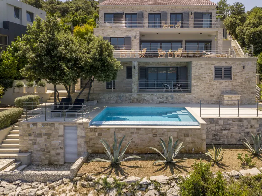 Voll ausgestattete Villa mit Terrasse, privatem Pool und Grill | Poolblick | Perfekt für die Arbeit von Zuhause | Haustiere erlaubt - Image 1