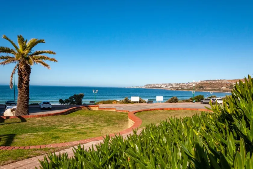 Beach Club Self Catering Apartments - Image 1