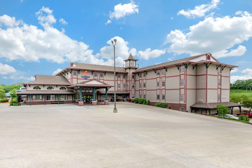 Comfort Inn Warrensburg Station - Image 1