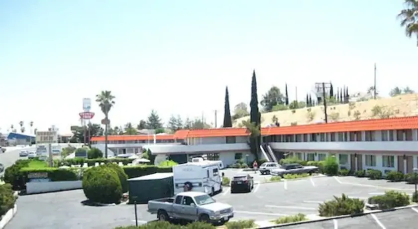 Desert Inn Motel - Image 1