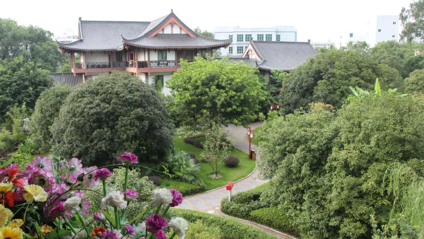 Guilinyi Royal Palace - Image 1