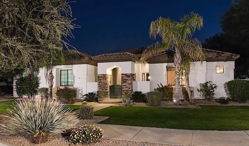 Palm Valley By Signature Vacation Rentals - Image 1