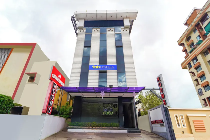 Fabhotel Qube - Image 1