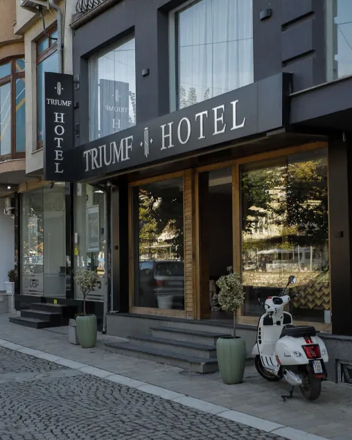Triumf Hotel - Image 1
