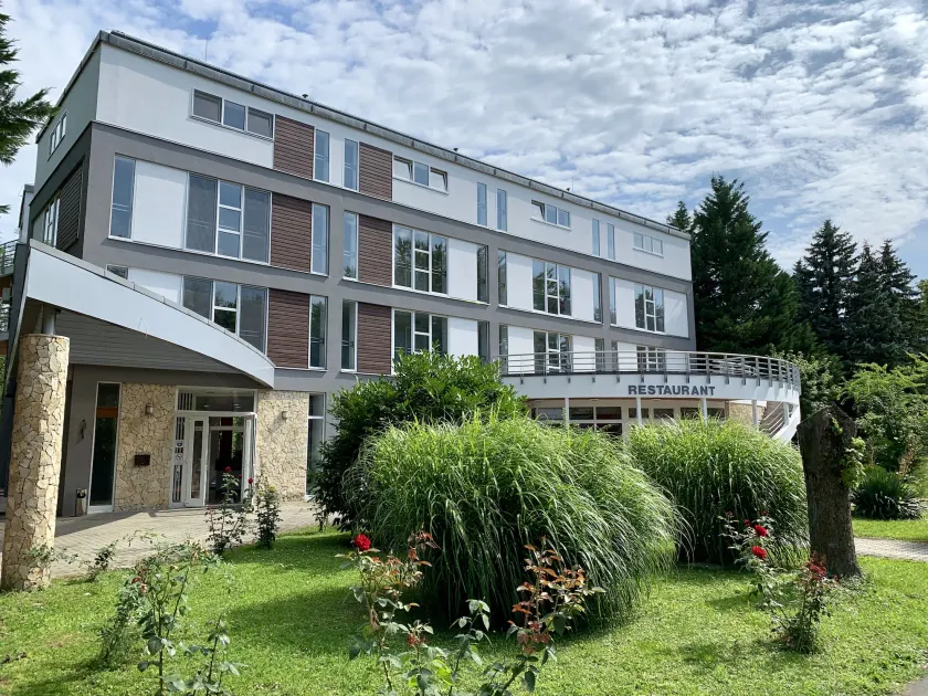 Well Hotel - Image 1