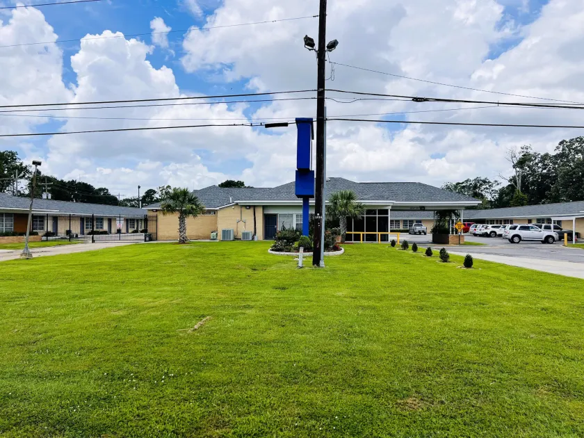 The Shades Motel - Image 1