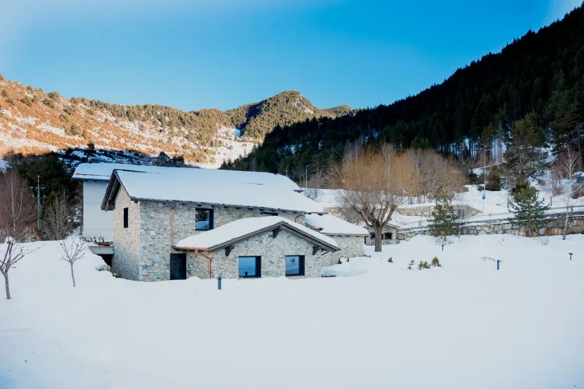 Les Pardines 1819 Mountain suites & SPA - Image 1