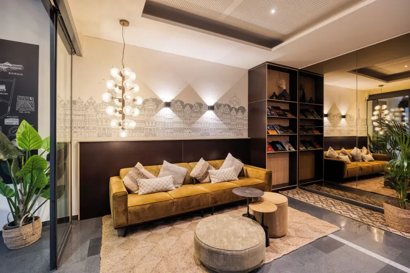 ALMA Grand Place Hotel - Image 1