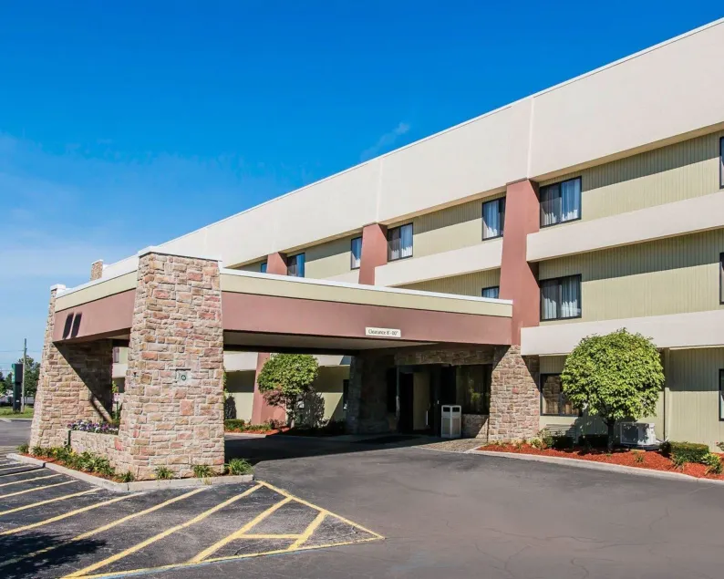 Quality Inn & Suites Warren - Detroit - Image 1