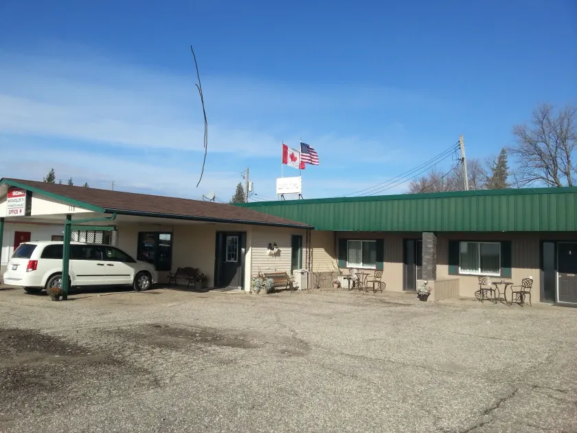 Maple Leaf Motel - Image 1