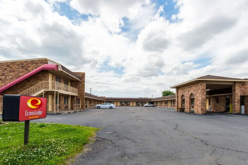 Econo Lodge & Suites Brinkley - Image 1