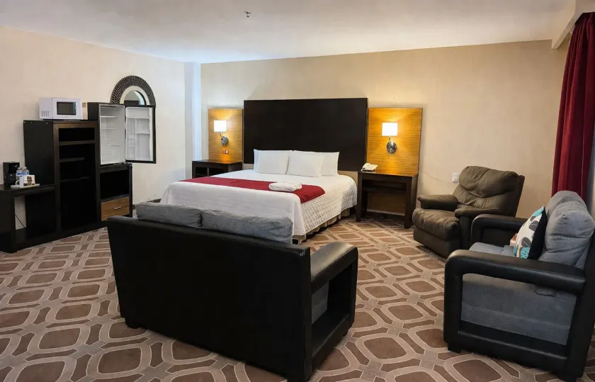 Paris FC Hotel - Image 1