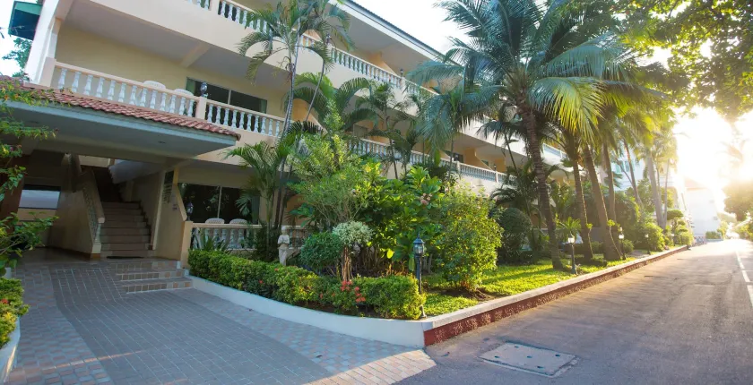 Twin Palms Resort Pattaya, SHA Extra Plus Certified - Image 1