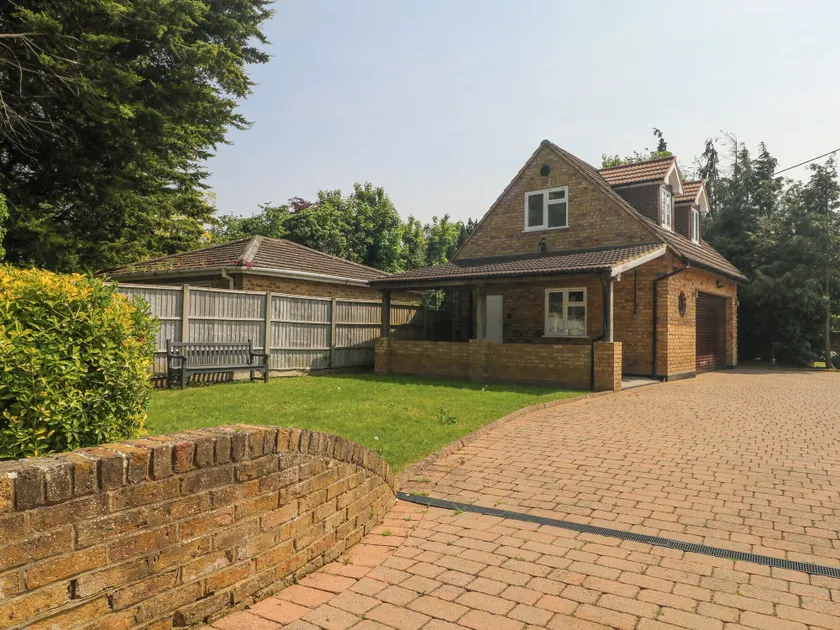 Thames Retreat - Image 1