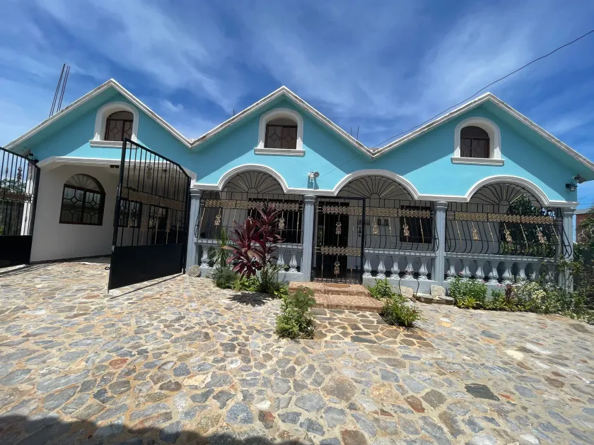 Casa Jacaranda -10 pax, Cerca de la Playa - Image 1