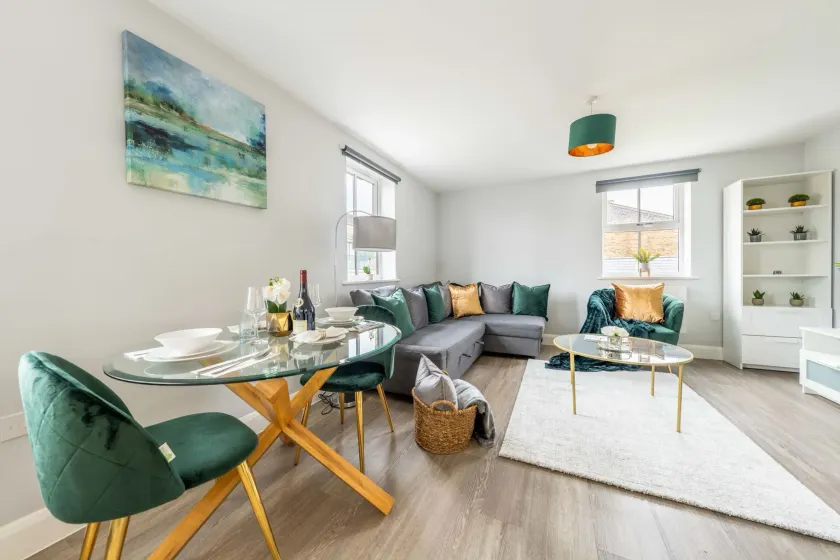 Super Luxe Central Maidenhead Apartment - Image 1