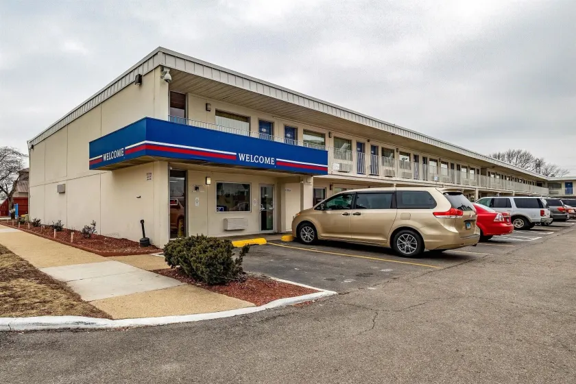 Motel 6-Joliet, IL - I-80 - Image 1