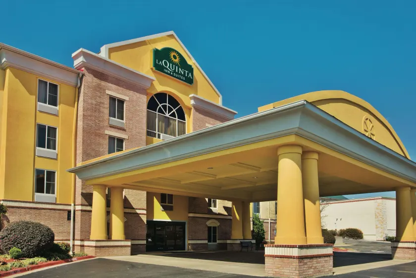La Quinta by Wyndham Hot Springs - Image 1