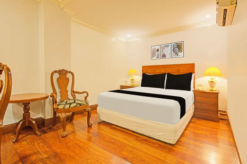 Townhouse Oak VIP Suites, Evangelista Makati Manila - Image 1