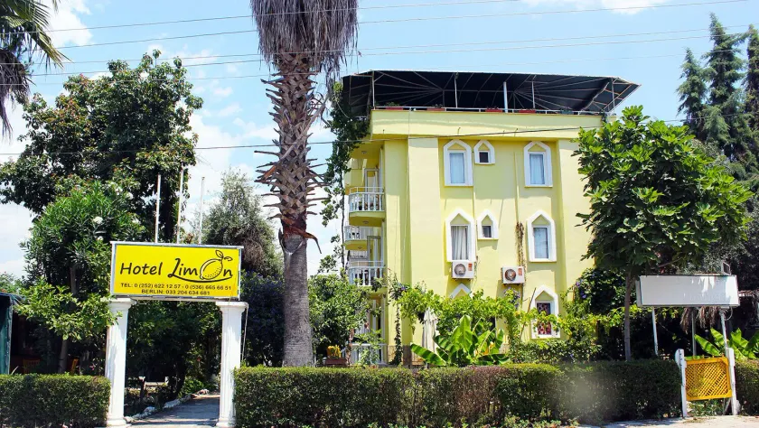 Limon Hotel - Image 1