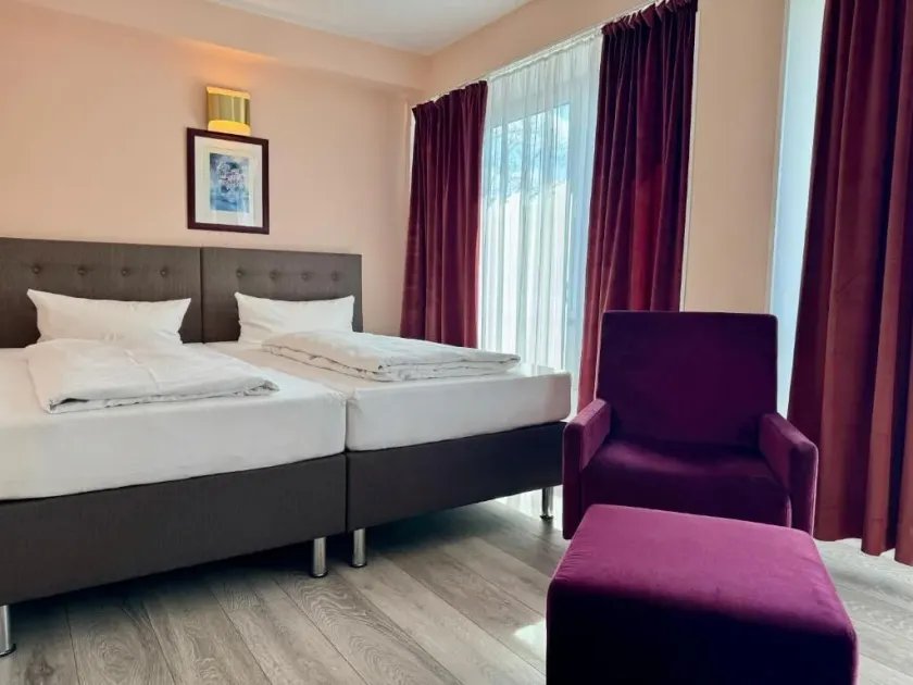 Hotel Nevada Hamburg - Image 1