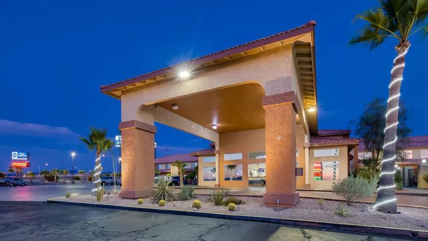 Best Western Desert Oasis - Image 1