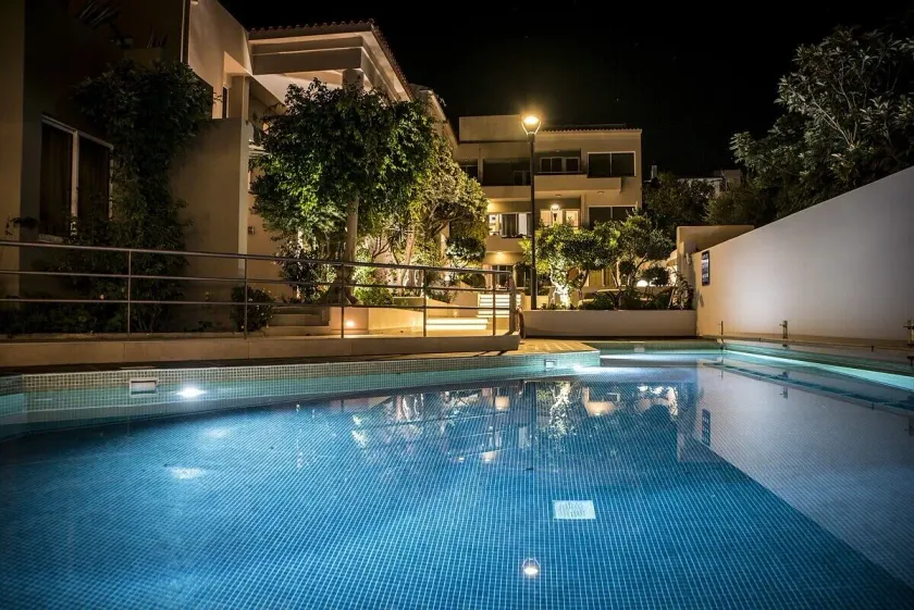 Creta Elena - Image 1