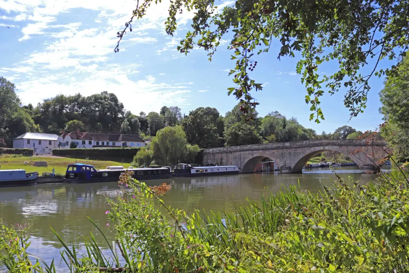 Shillingford Bridge Hotel - Image 1