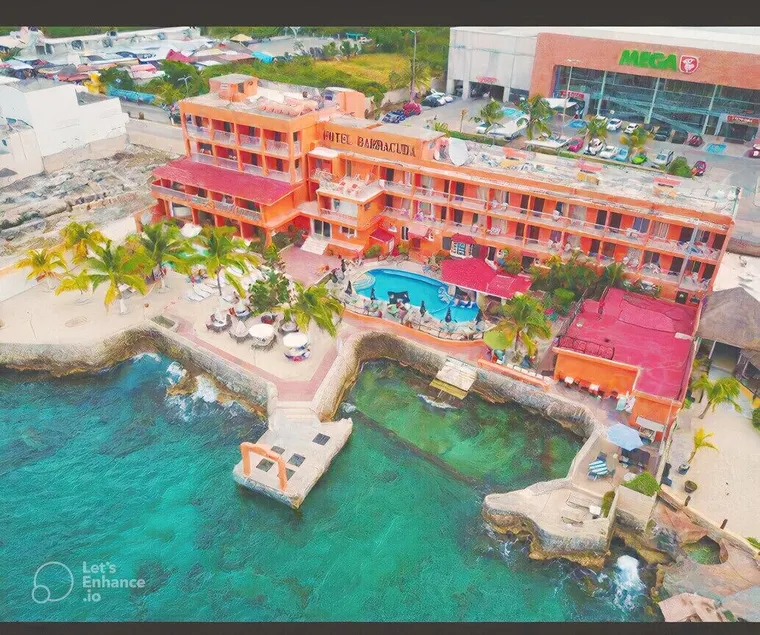 Hotel Barracuda - Image 1