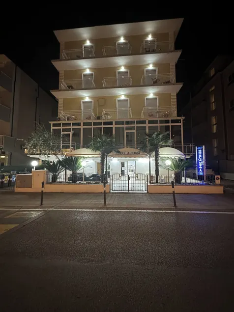 Hotel Austria - Image 1