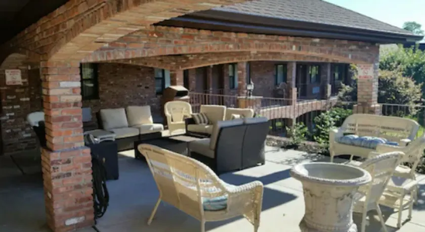 Chalet Inn & Suites - Image 1