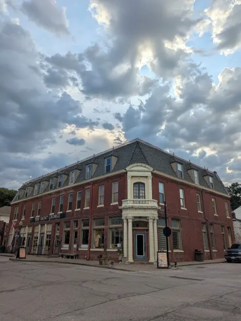 Saint George Hotel - Image 1