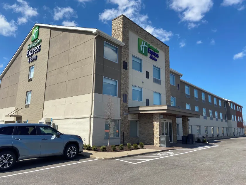 Holiday Inn Express & Suites Elyria by IHG - Image 1