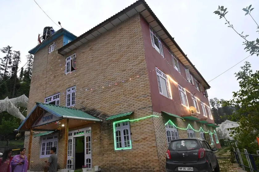 Varindavan Hotel & Restaurant - Image 1