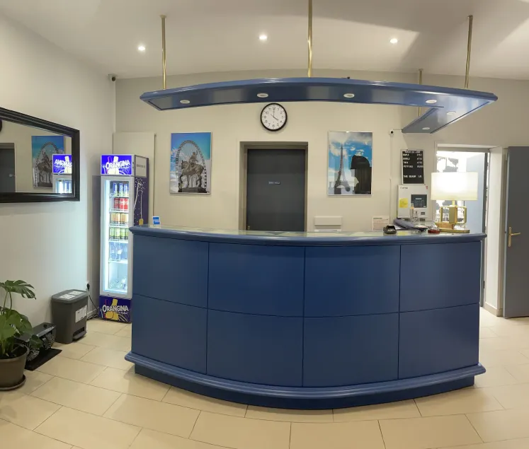 Hotel Lilas Gambetta - Image 1
