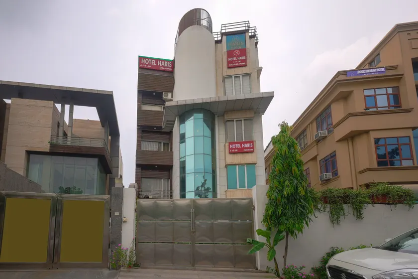 Hotel Haris MG Road Gurugram - Image 1