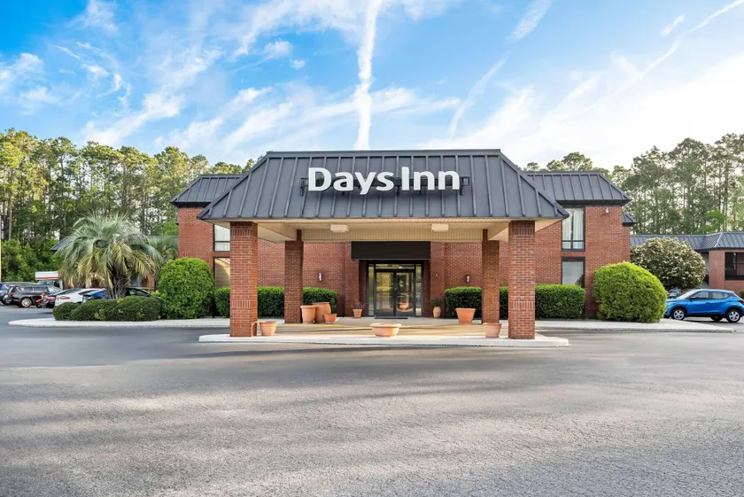 Days Inn by Wyndham Statesboro - Image 1